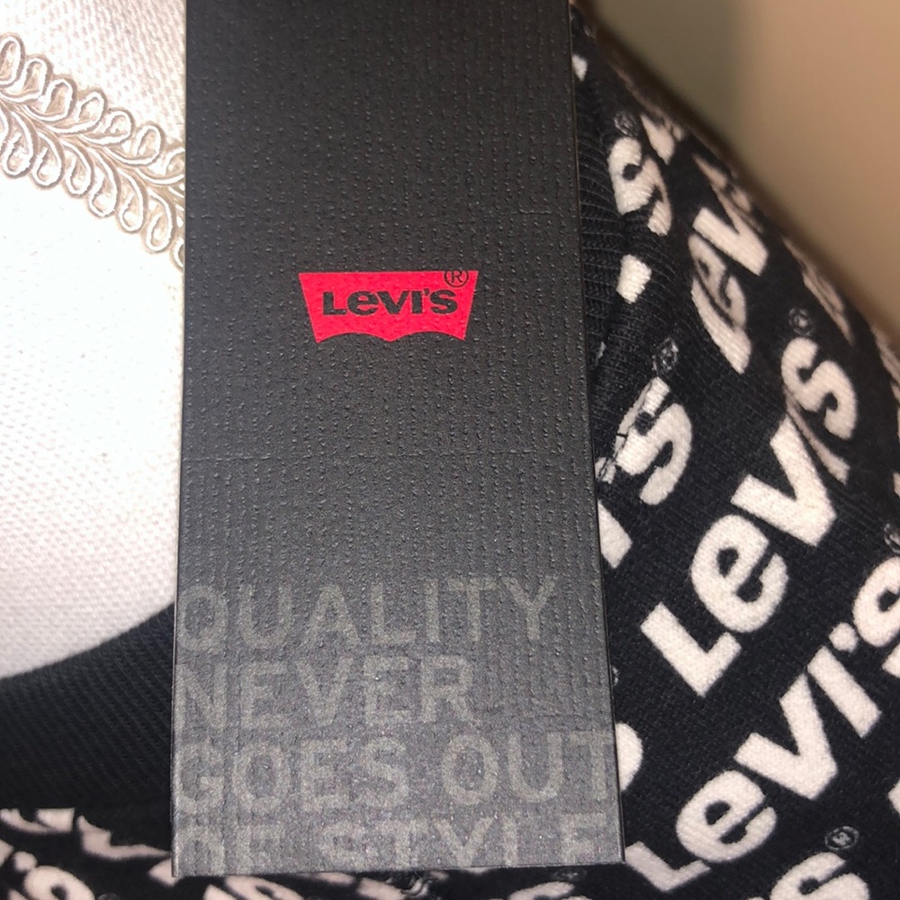 Levi's Crop Sweater Top - Picture 3 of 3